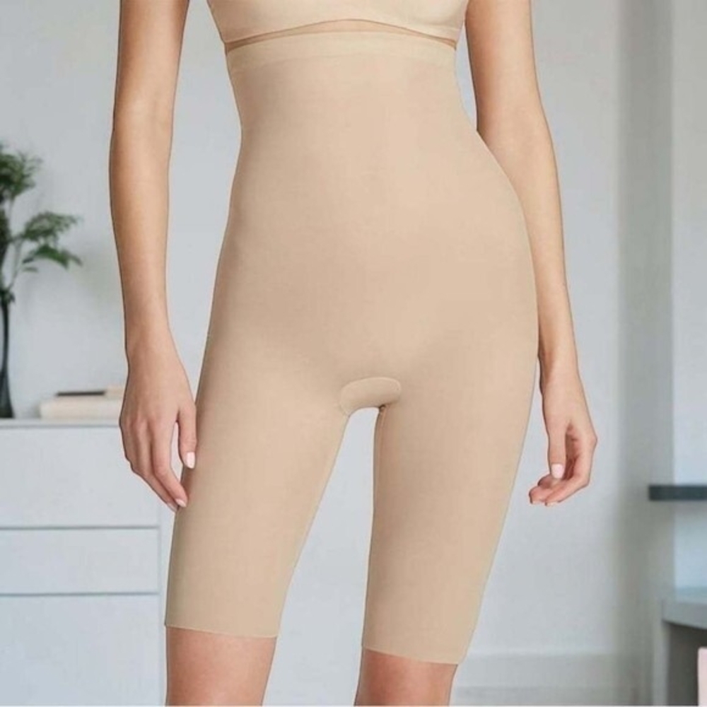 Commando Women's Featherlight Control Long Shorts M Beige Shapewear NWOT